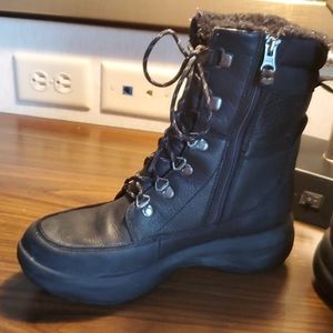WOMEN'S MERRELL WATERPROOF BOOTS
